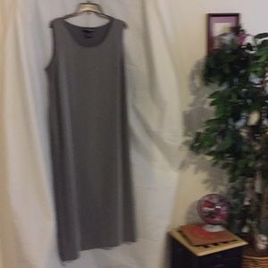 Long sleeveless dress